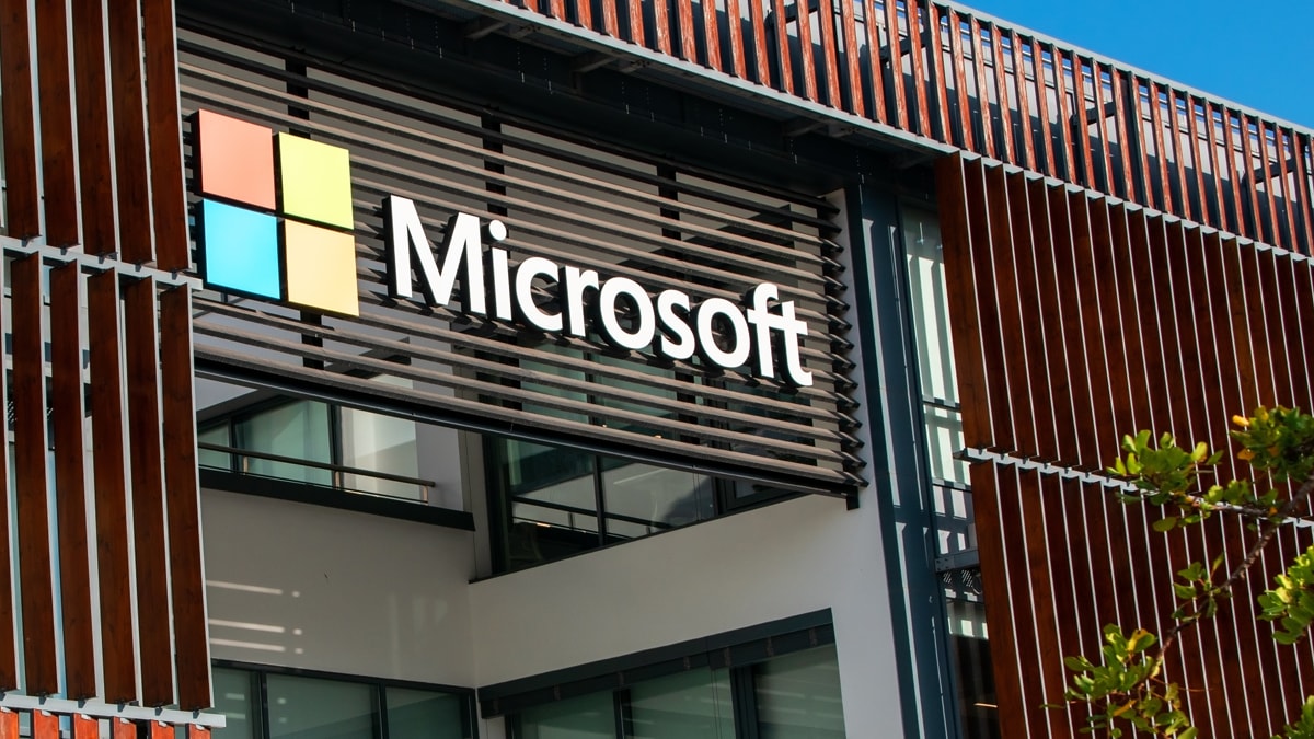 Microsoft’un Bulut Hizmetleri Soruşturma Altında: FTC Başkanının Görevden Ayrılması Ne Anlama Geliyor?